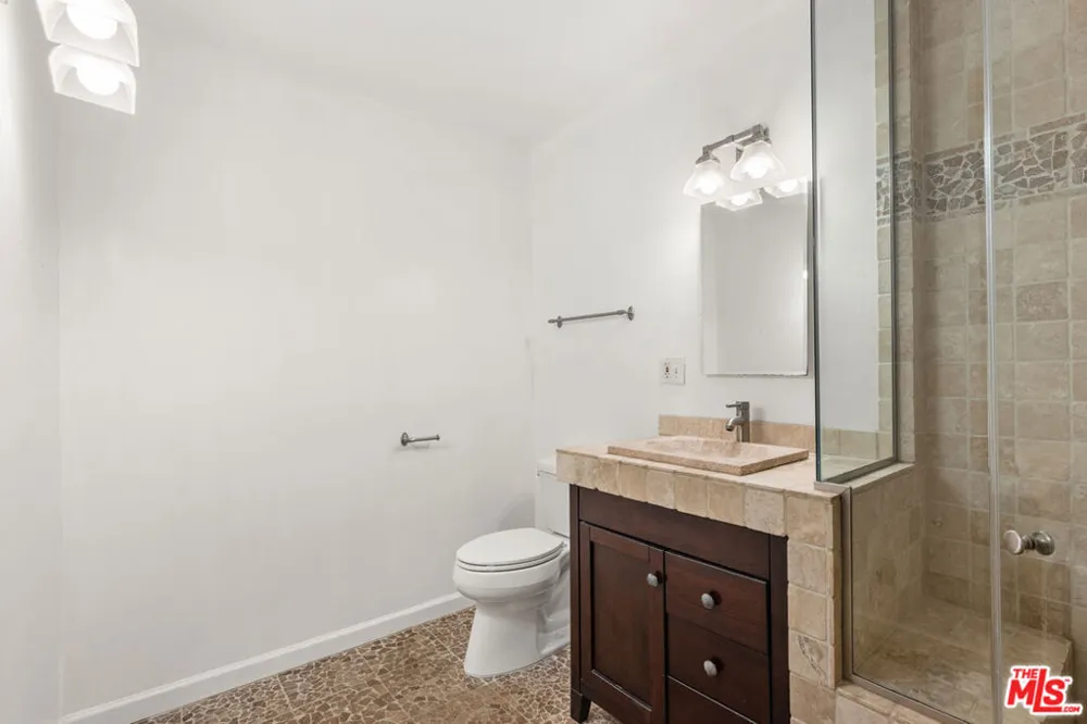 7203 Rindge Avenue Los Angeles, CA 90293