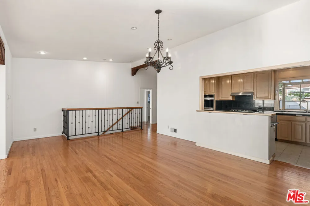 7203 Rindge Avenue Los Angeles, CA 90293