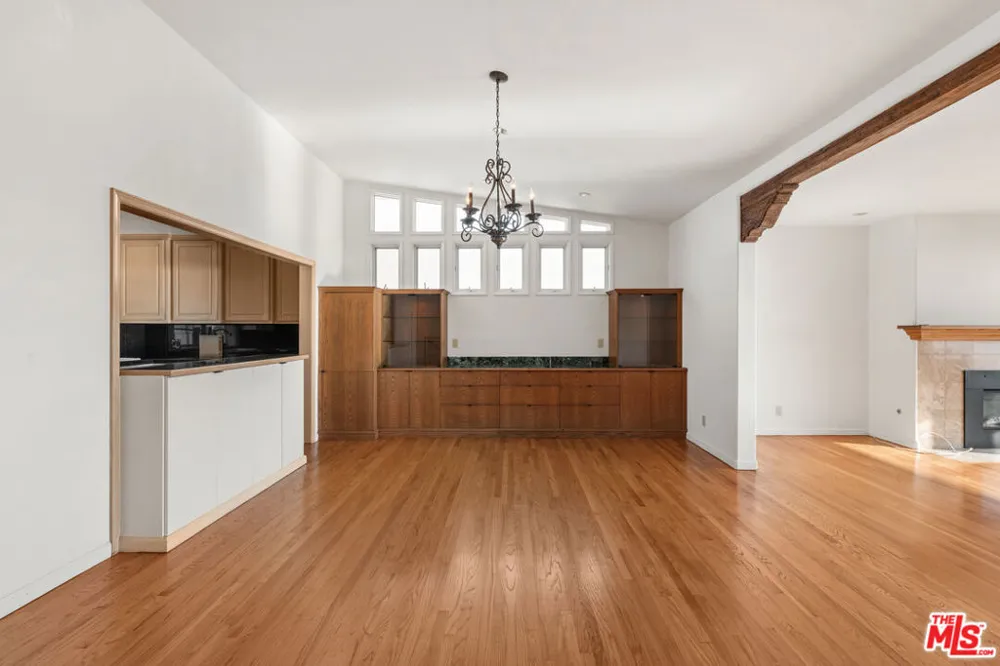 7203 Rindge Avenue Los Angeles, CA 90293
