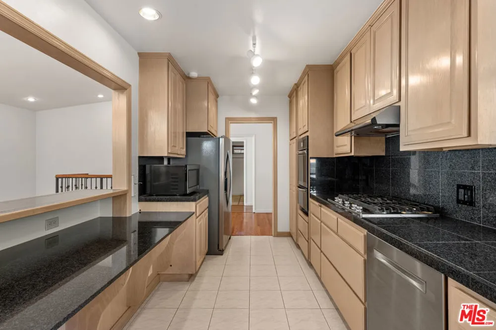 7203 Rindge Avenue Los Angeles, CA 90293