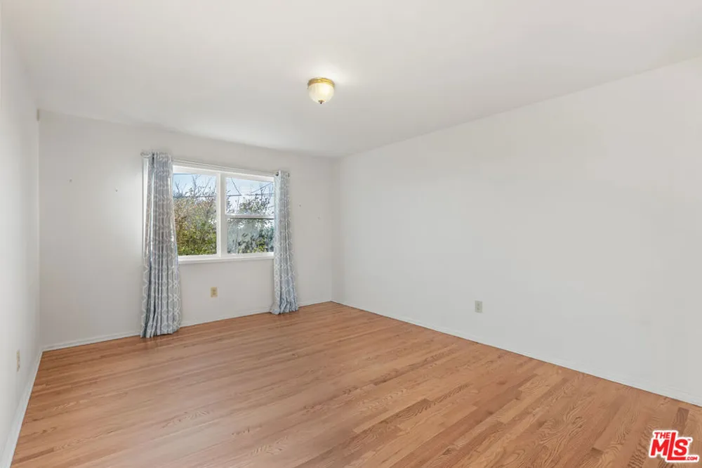 7203 Rindge Avenue Los Angeles, CA 90293