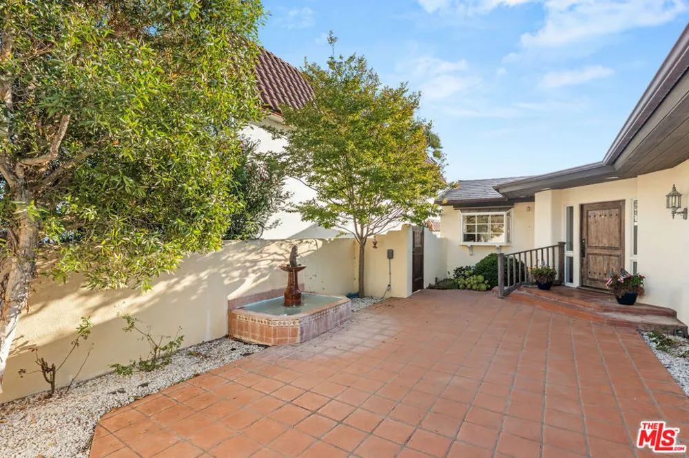 7203 Rindge Avenue Los Angeles, CA 90293