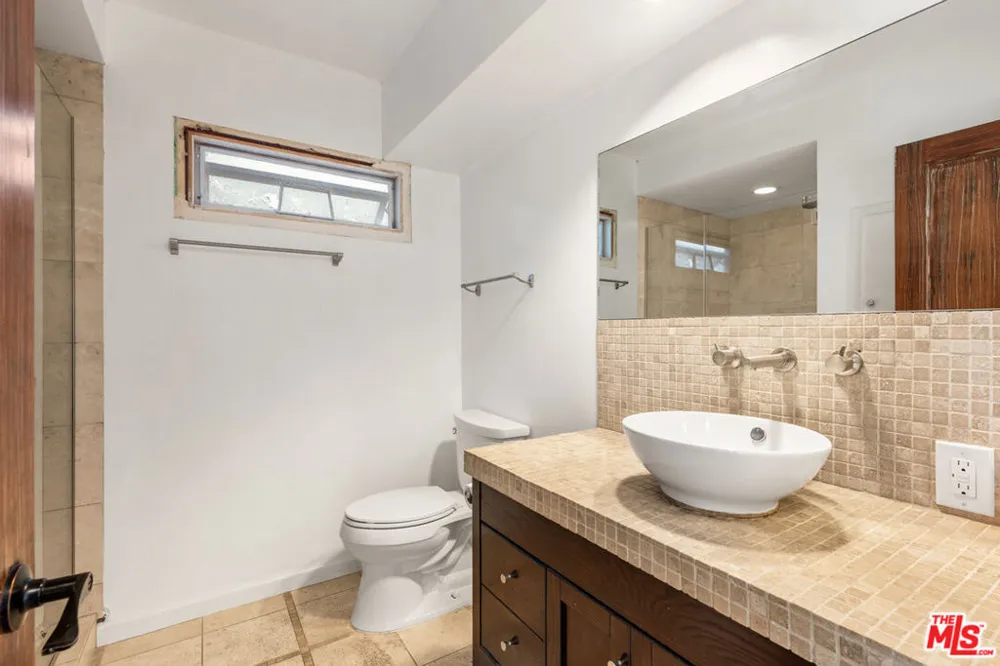 7203 Rindge Avenue Los Angeles, CA 90293