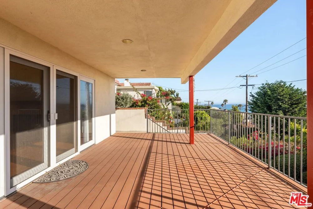 7203 Rindge Avenue Los Angeles, CA 90293