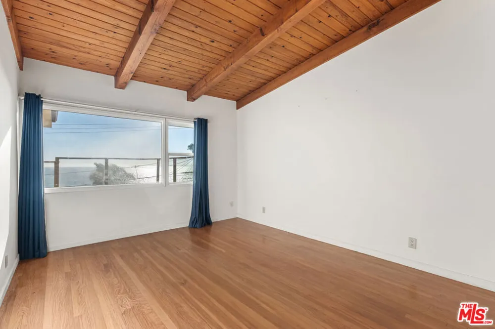 7203 Rindge Avenue Los Angeles, CA 90293