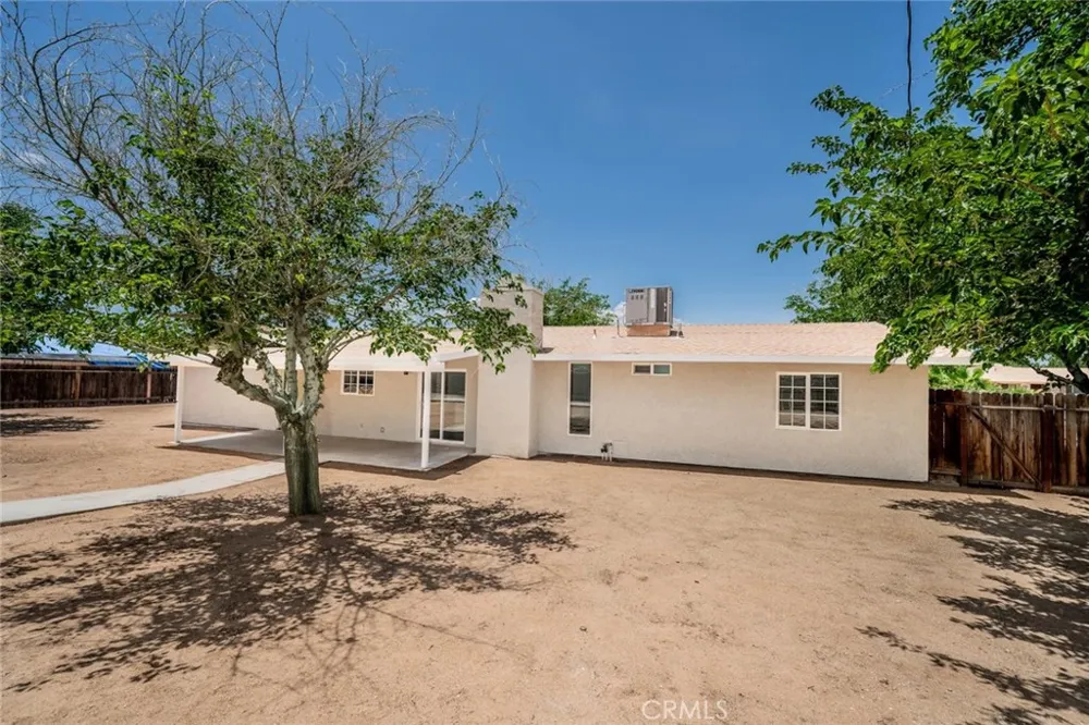 13913 Cronese Road Apple Valley, CA 92307