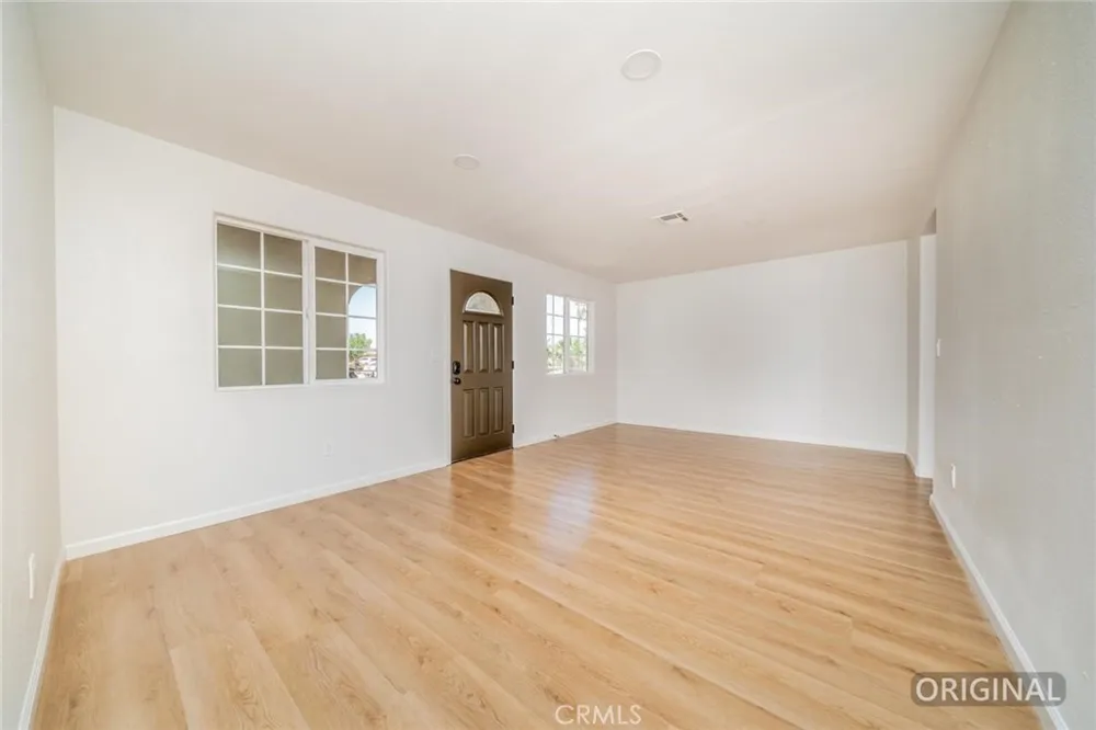 13913 Cronese Road Apple Valley, CA 92307