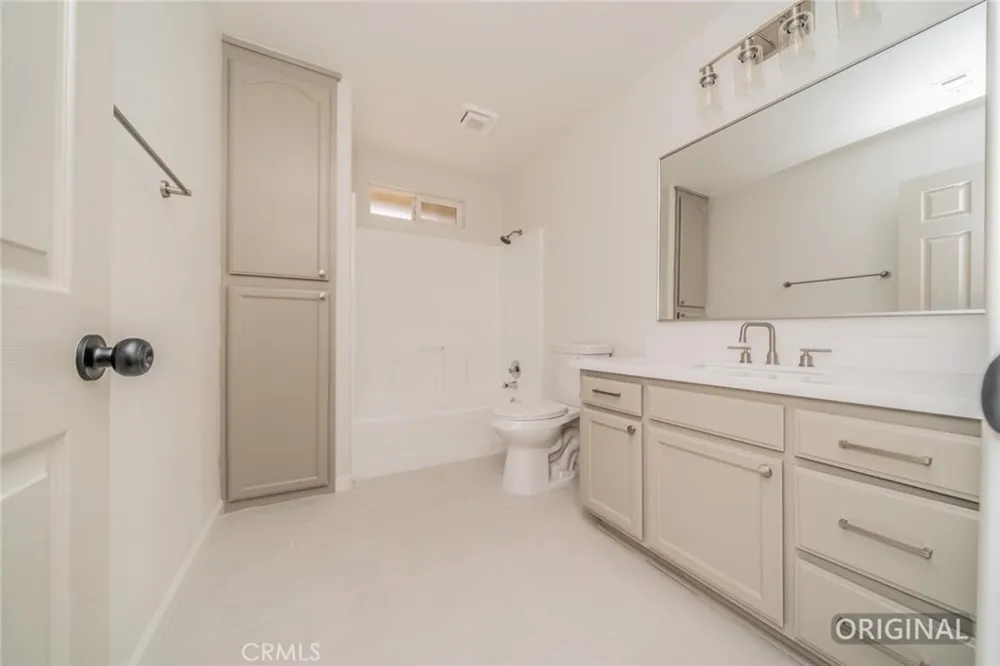 13913 Cronese Road Apple Valley, CA 92307