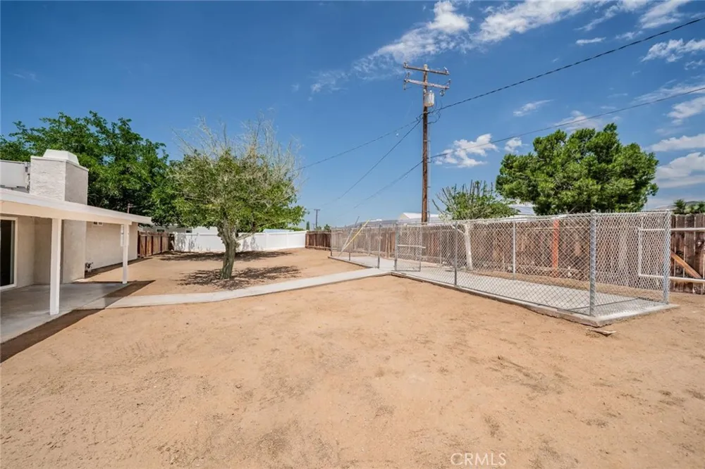 13913 Cronese Road Apple Valley, CA 92307