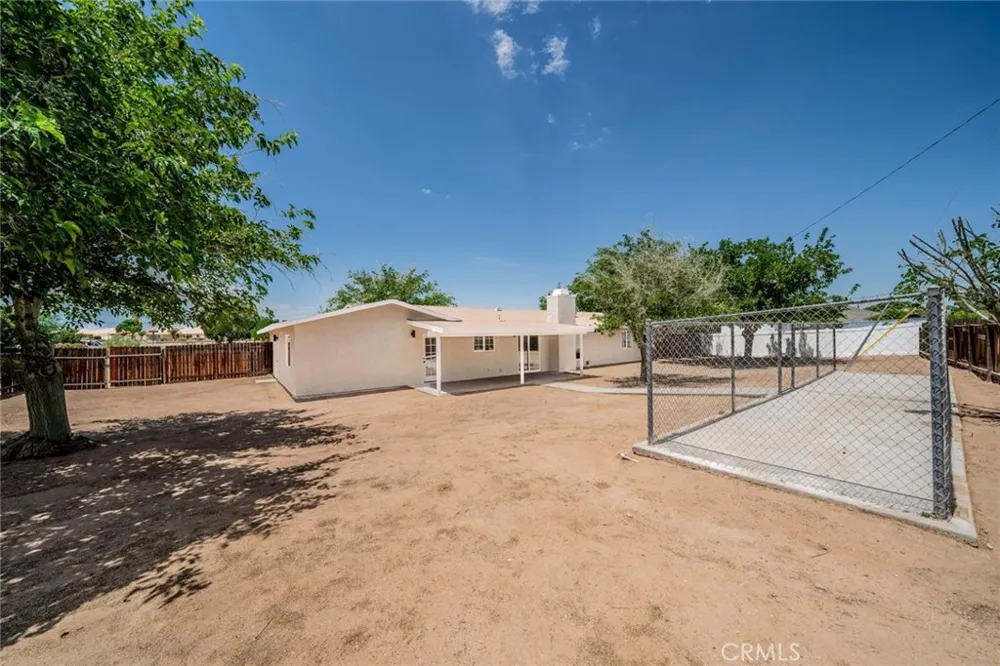 13913 Cronese Road Apple Valley, CA 92307