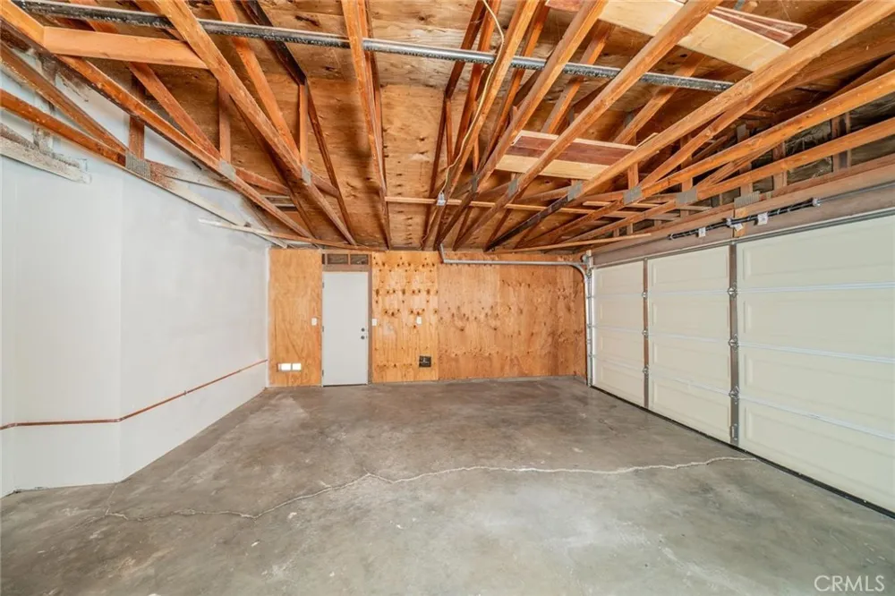 13913 Cronese Road Apple Valley, CA 92307