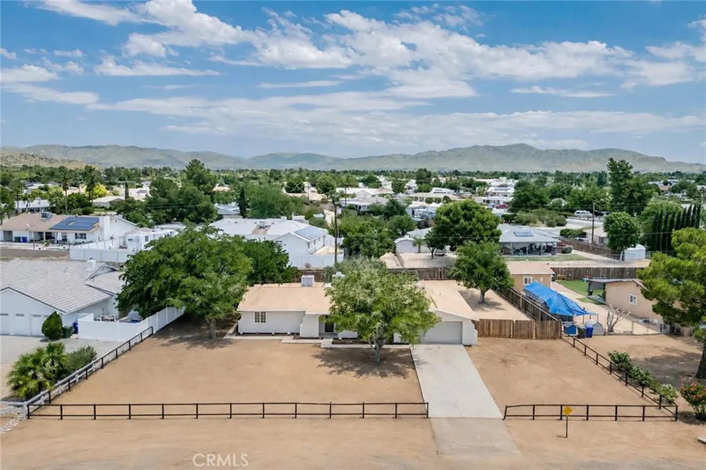 13913 Cronese Road Apple Valley, CA 92307
