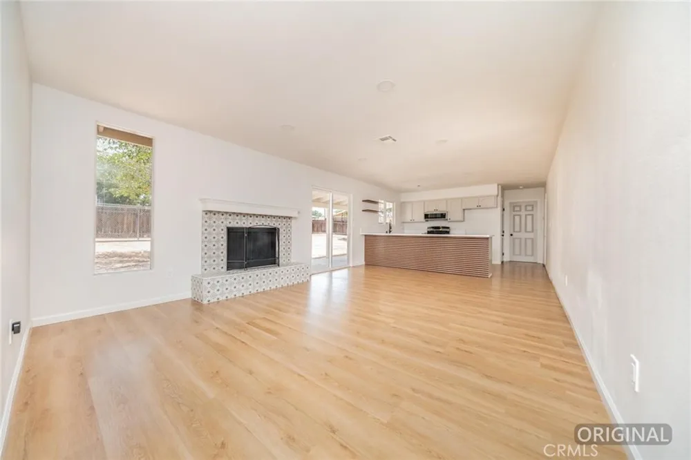 13913 Cronese Road Apple Valley, CA 92307