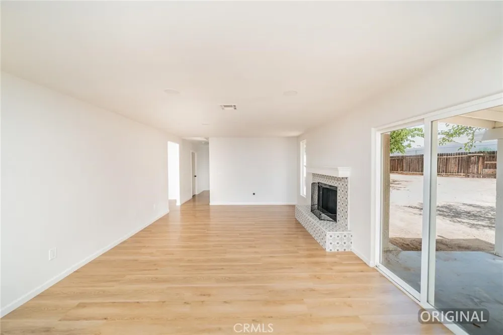 13913 Cronese Road Apple Valley, CA 92307
