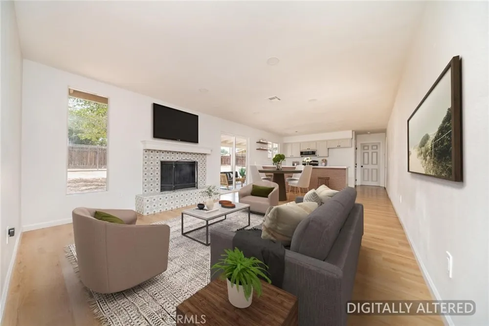 13913 Cronese Road Apple Valley, CA 92307