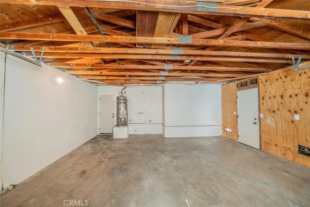 13913 Cronese Road Apple Valley, CA 92307