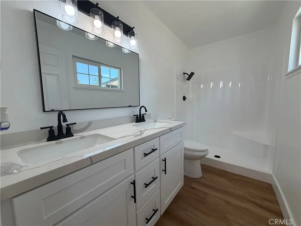 2127 Valleywood Colton, CA 92324