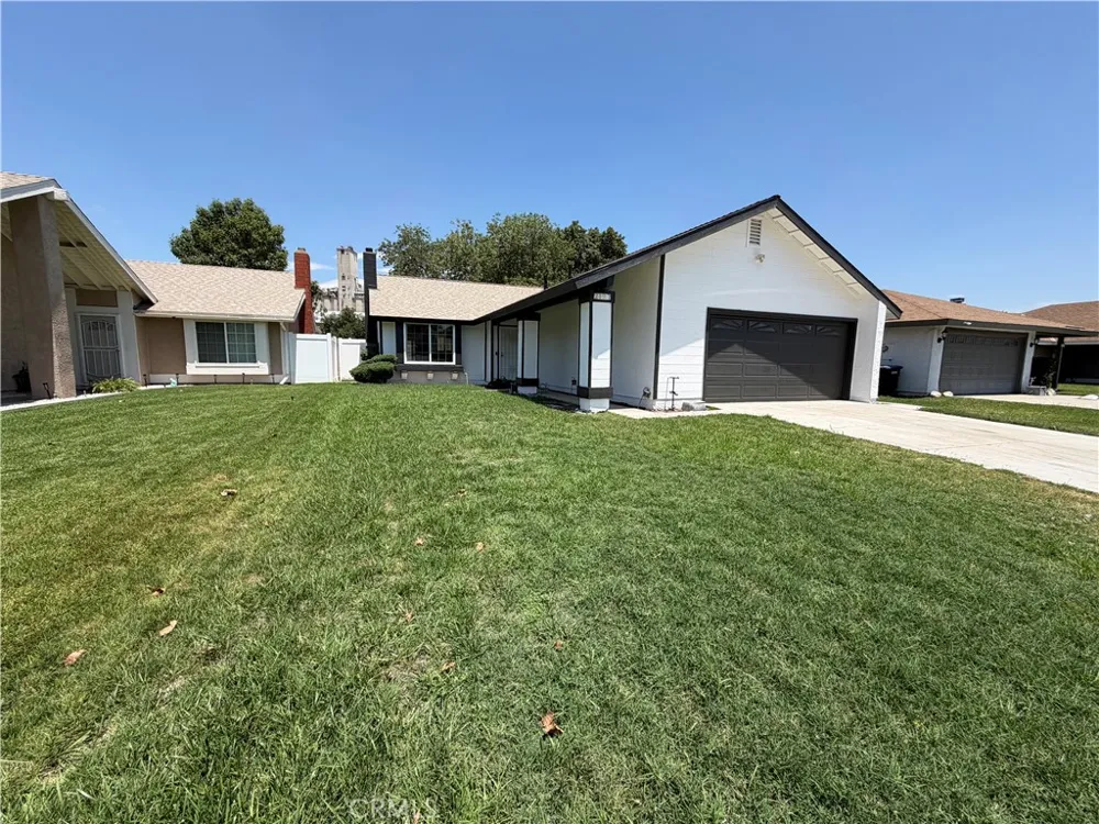 2127 Valleywood Colton, CA 92324