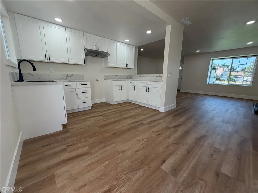 2127 Valleywood Colton, CA 92324