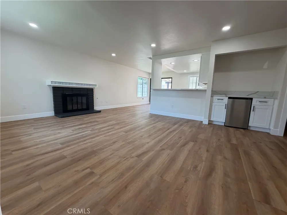2127 Valleywood Colton, CA 92324