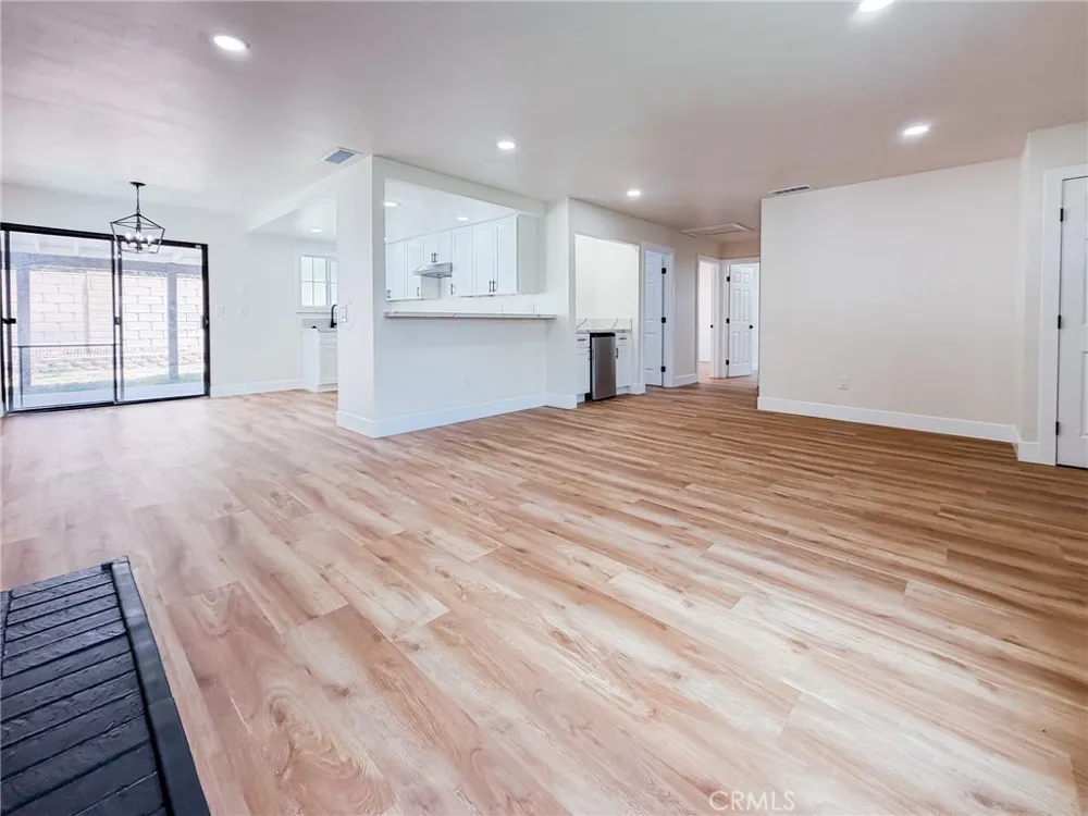 2127 Valleywood Colton, CA 92324
