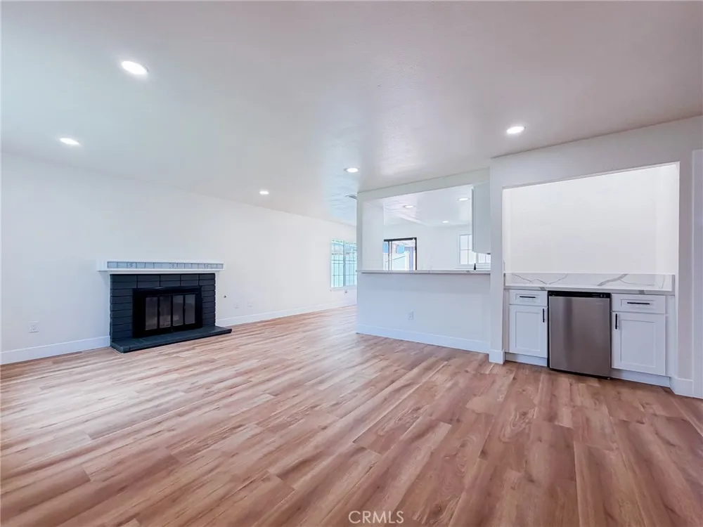 2127 Valleywood Colton, CA 92324