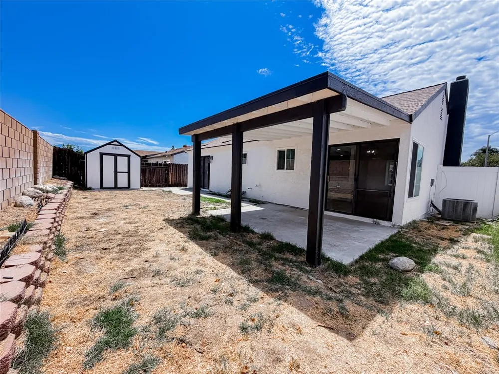 2127 Valleywood Colton, CA 92324