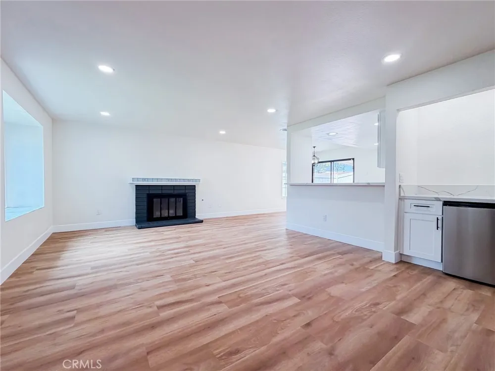 2127 Valleywood Colton, CA 92324