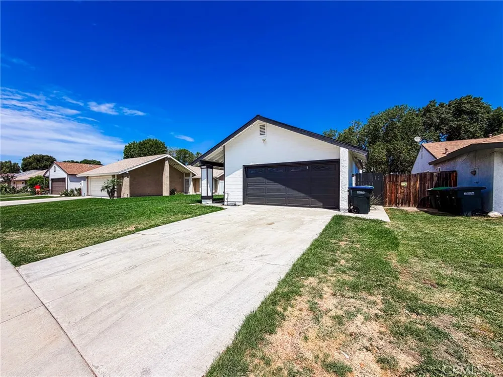 2127 Valleywood Colton, CA 92324