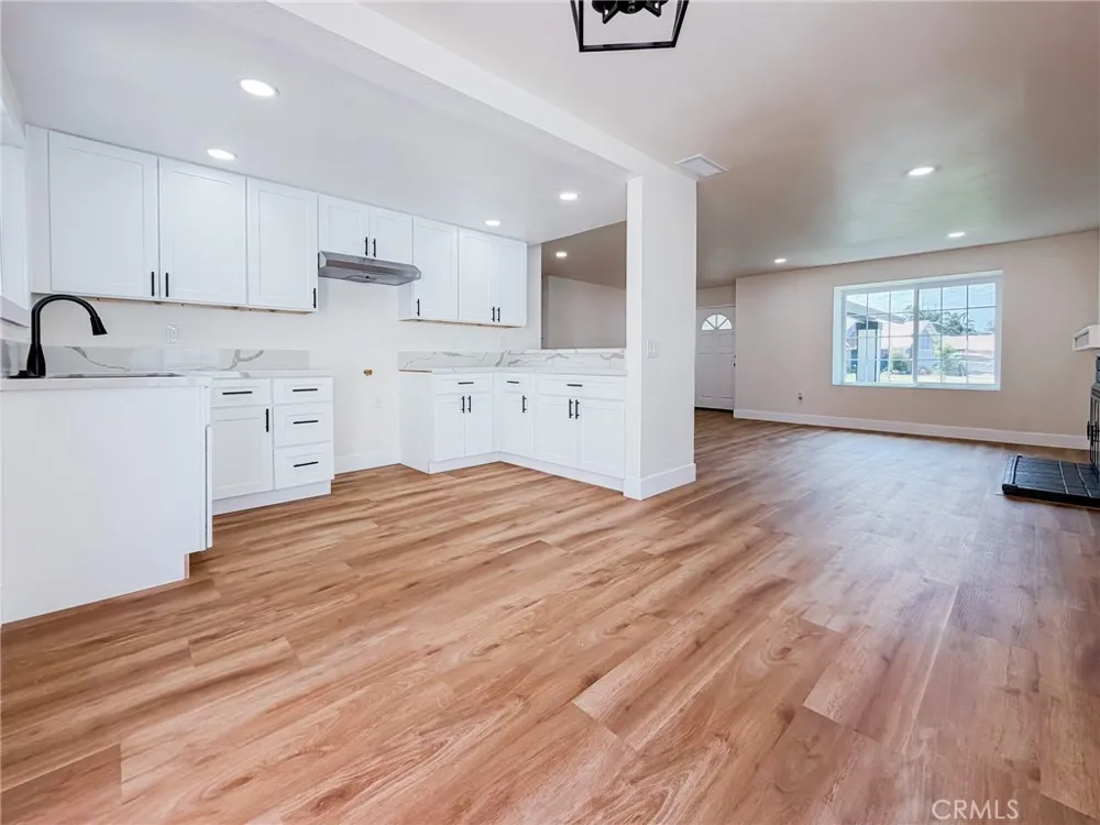 2127 Valleywood Colton, CA 92324
