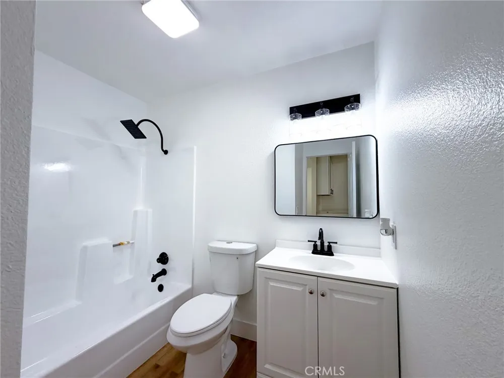 2127 Valleywood Colton, CA 92324