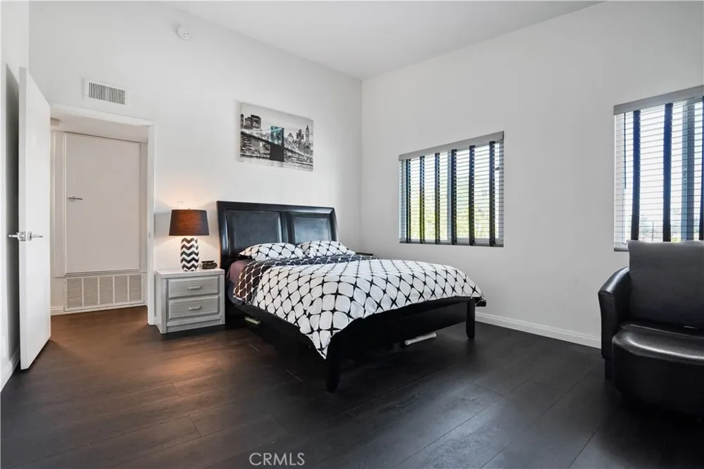 5805 Whitsett Avenue #211 Valley Village, CA 91607