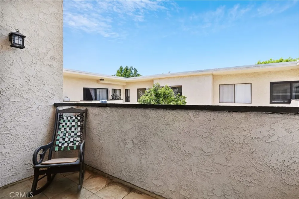5805 Whitsett Avenue #211 Valley Village, CA 91607