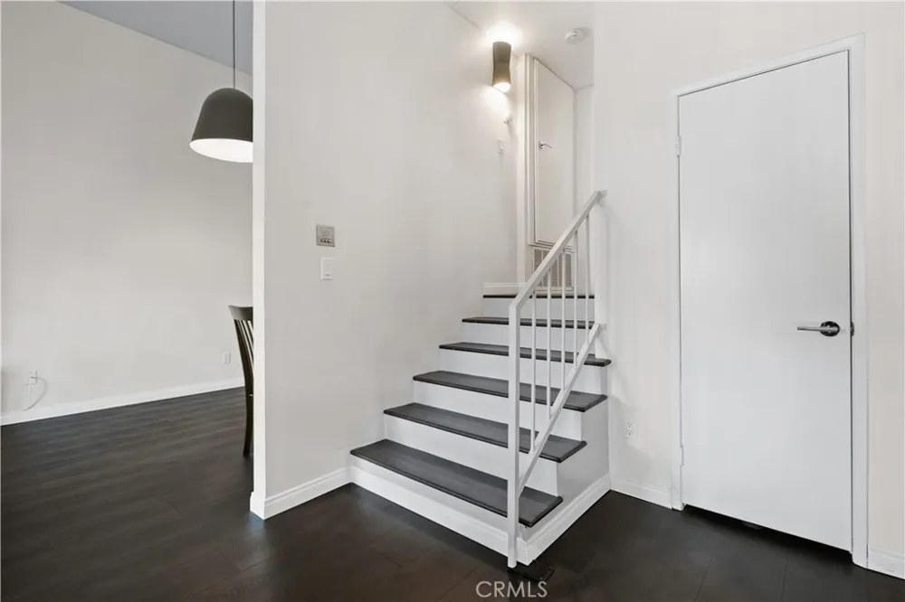 5805 Whitsett Avenue #211 Valley Village, CA 91607