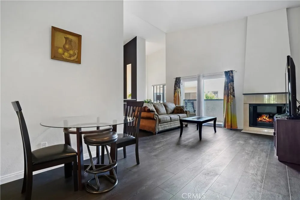 5805 Whitsett Avenue #211 Valley Village, CA 91607