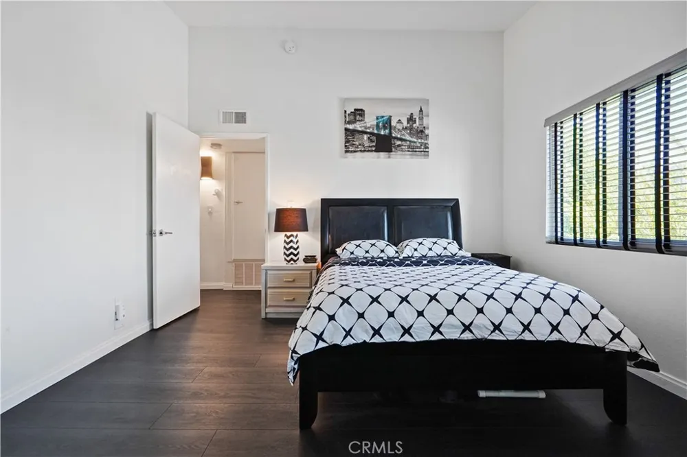 5805 Whitsett Avenue #211 Valley Village, CA 91607
