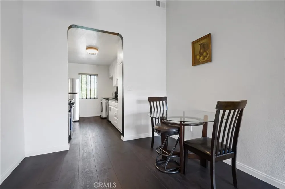 5805 Whitsett Avenue #211 Valley Village, CA 91607