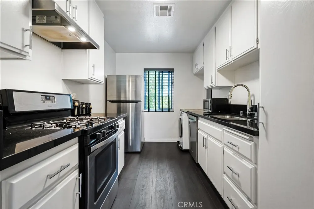 5805 Whitsett Avenue #211 Valley Village, CA 91607