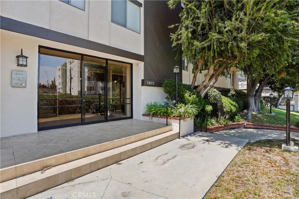 5805 Whitsett Avenue #211 Valley Village, CA 91607