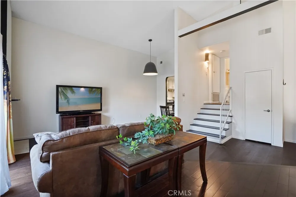 5805 Whitsett Avenue #211 Valley Village, CA 91607