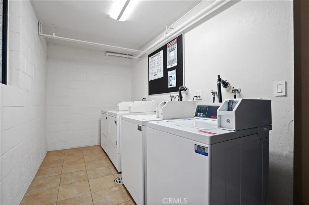 5805 Whitsett Avenue #211 Valley Village, CA 91607