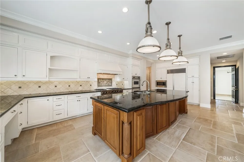 5 Thunderbird Newport Beach, CA 92660