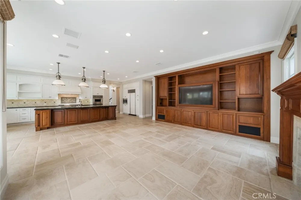 5 Thunderbird Newport Beach, CA 92660