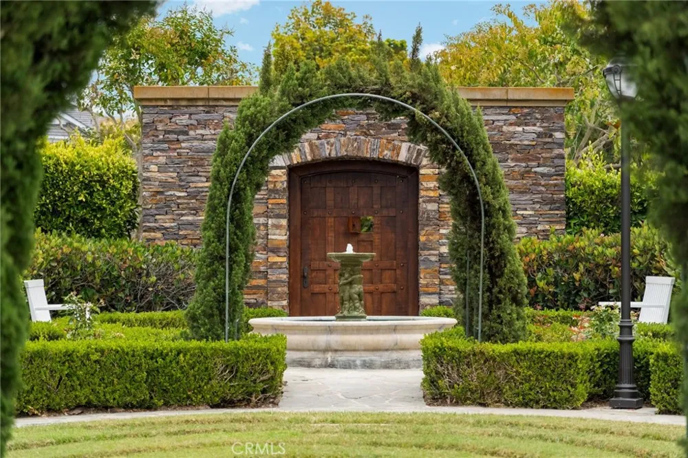 5 Thunderbird Newport Beach, CA 92660