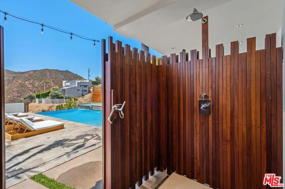 1535 Umeo Road Los Angeles, CA 90272