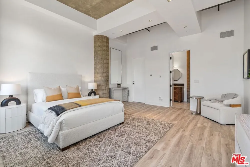 1535 Umeo Road Los Angeles, CA 90272