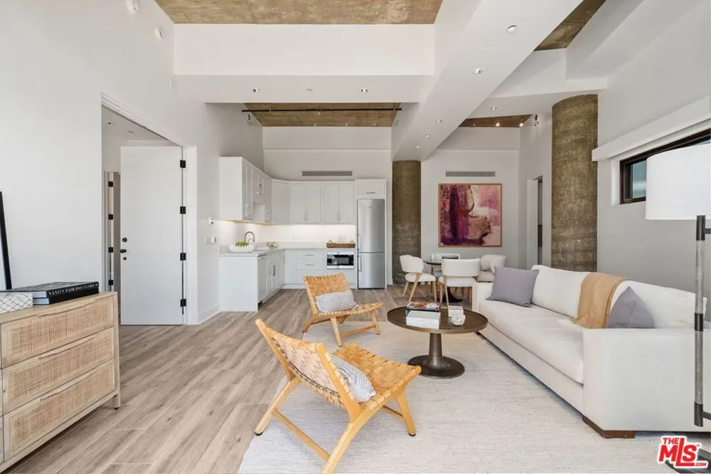 1535 Umeo Road Los Angeles, CA 90272