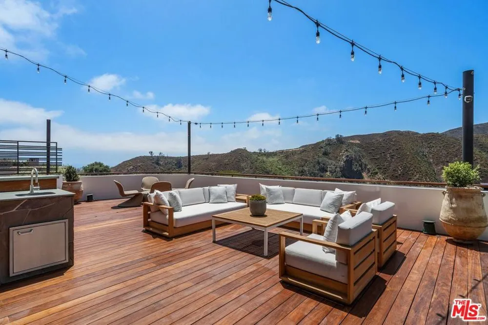 1535 Umeo Road Los Angeles, CA 90272