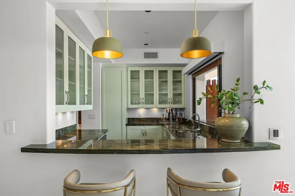 1535 Umeo Road Los Angeles, CA 90272