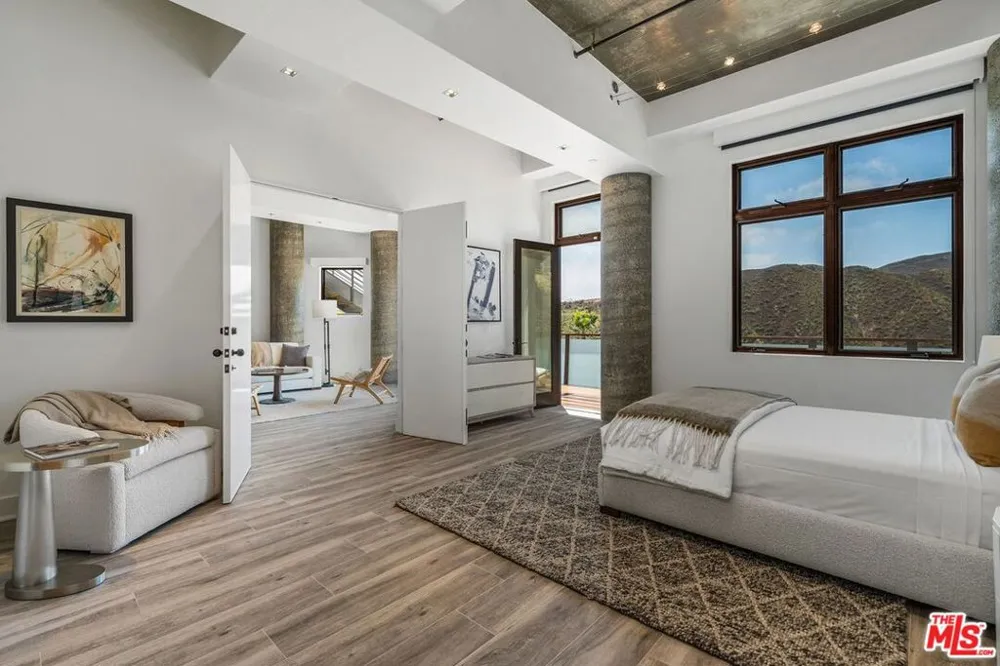 1535 Umeo Road Los Angeles, CA 90272
